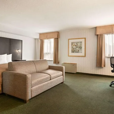 Days Inn By Wyndham Renfrew Conference Centre-2