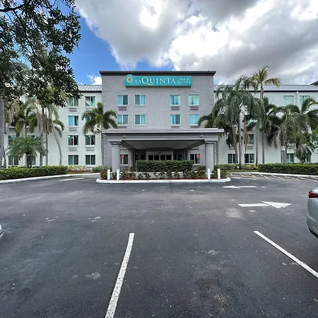 La Quinta Inn & Suites By Wyndham Sawgrass-2
