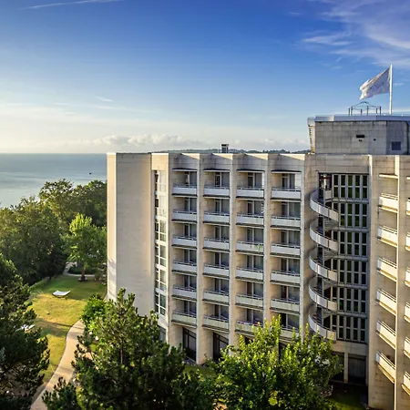 Cliff Hotel Ruegen-2