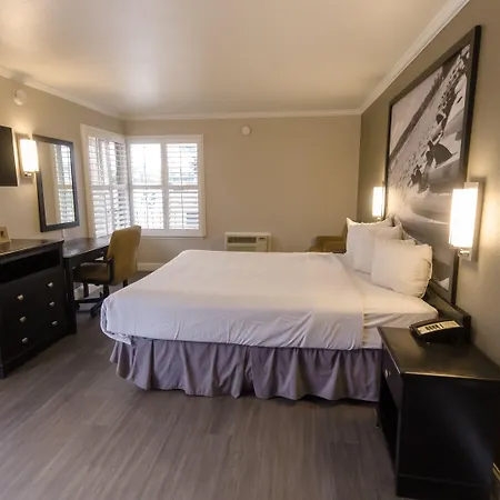 Super 8 By Wyndham Santa Cruz Beach-2