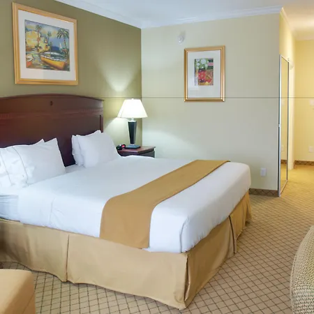 Holiday Inn Express Hotel & Suites Winnie By Ihg-2