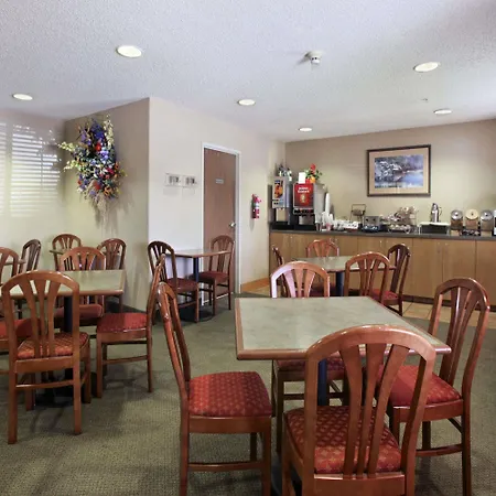 Microtel Inn & Suites By Wyndham Detroit Roseville-3