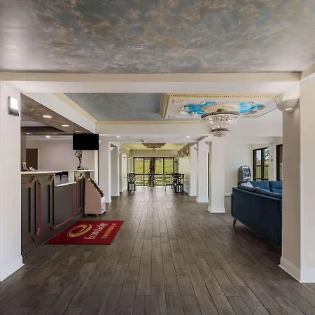 Econo Lodge Inn & Suites Diamondhead-3