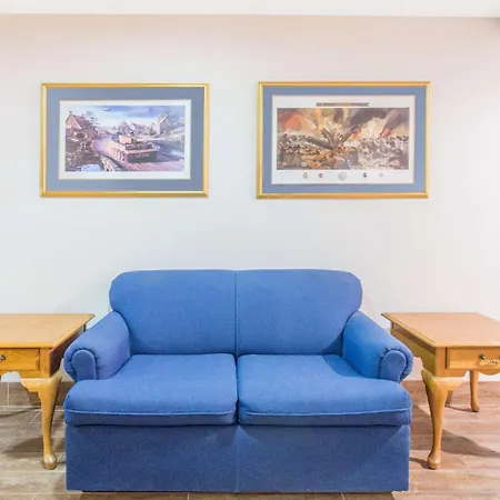 Super 8 By Wyndham Bedford-2