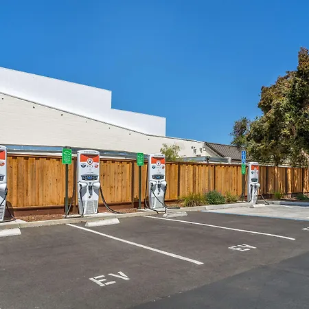 Best Western Plus Capitola By-The-Sea Inn & Suites-3