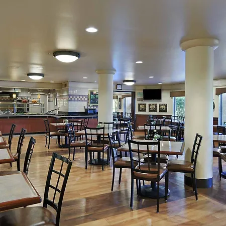 Oxford Suites Yakima-3