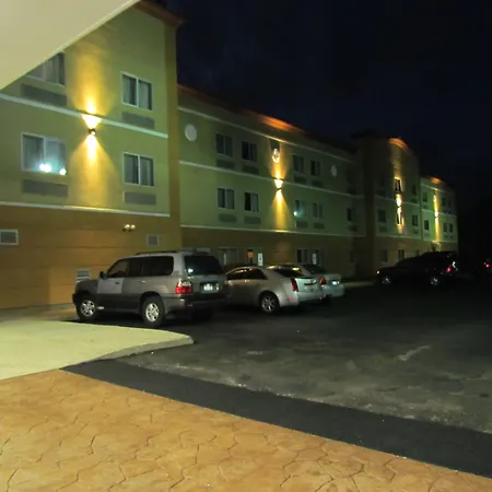 Ramada By Wyndham Glendale Heights/Lombard-3