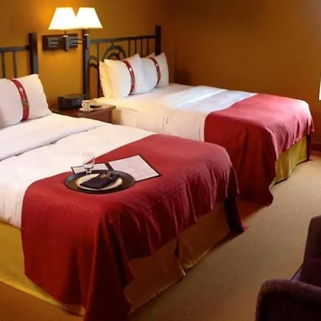 Holiday Inn Hotel Pewaukee-Milwaukee West By Ihg-3