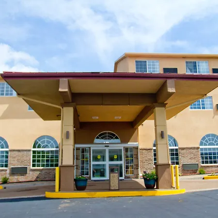 Super 8 By Wyndham Kansas City-3
