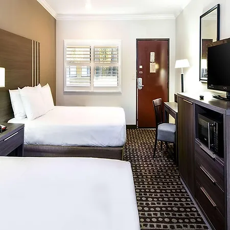 Travelodge By Wyndham Commerce Los Angeles Area-2