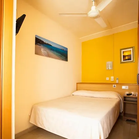 Hostal Residencia Europa Punico-3
