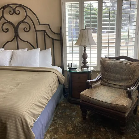 Blue Dolphin Inn-2