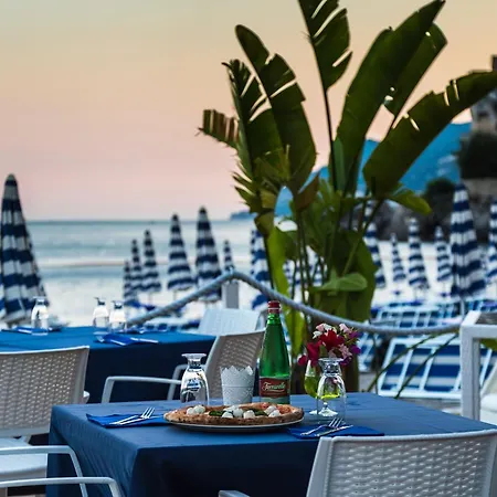 Lloyd'S Baia Hotel-3