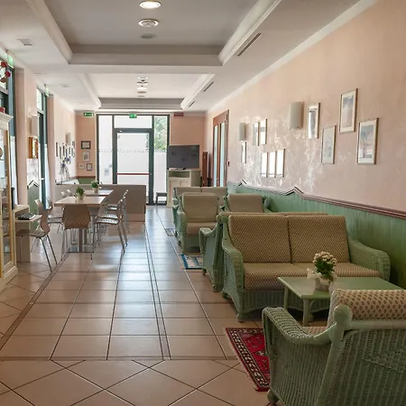 Hotel Mondial-2
