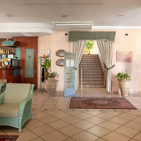 Hotel Mondial-2