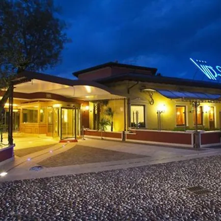 Vip'S Motel Luxury Accommodation & Spa-3