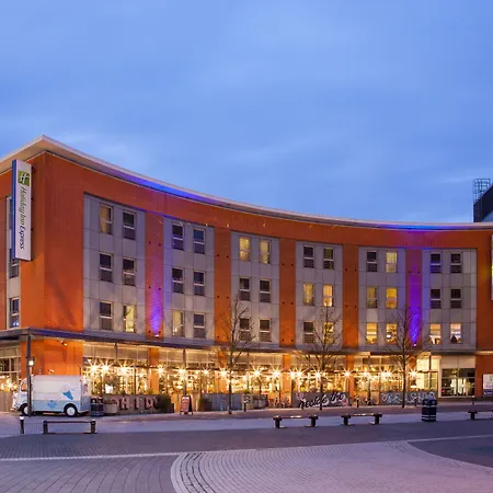 Holiday Inn Express Portsmouth Gunwharf Quays By Ihg-2