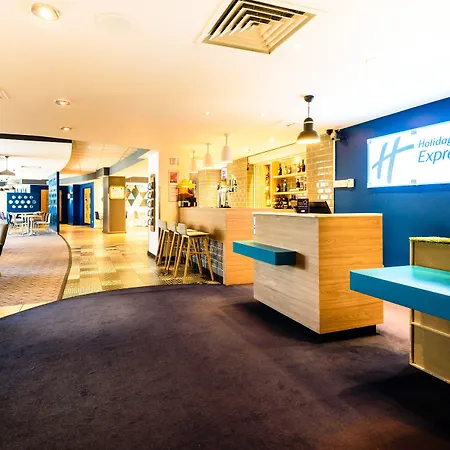 Holiday Inn Express Portsmouth Gunwharf Quays By Ihg-2