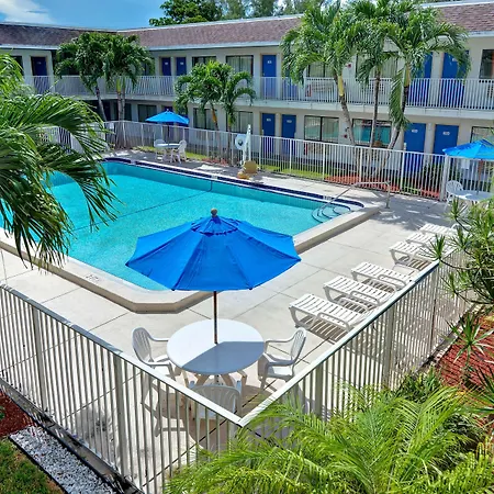 Motel 6 Dania Beach-3