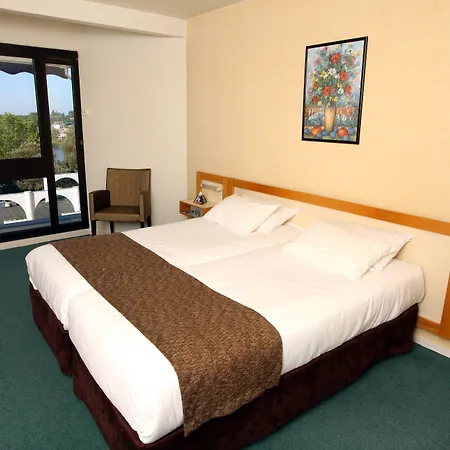 Brit Hotel Du Lac-2
