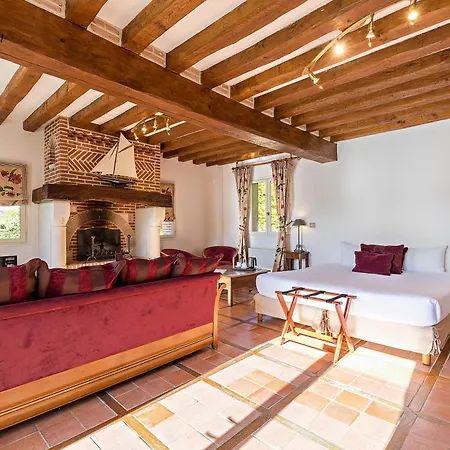 Demeures & Chateaux Hotel Domaine Le Clos Des Fontaines-2