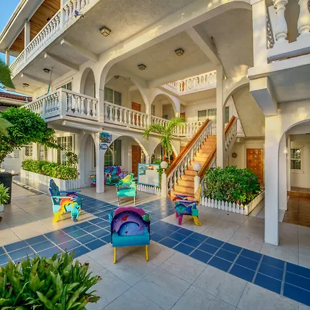 Blue Tang Inn - Beachfront Suites And Pool-3