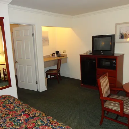 Redondo Inn And Suites-2