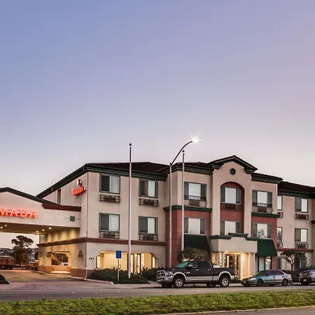 Ramada By Wyndham Marina-2