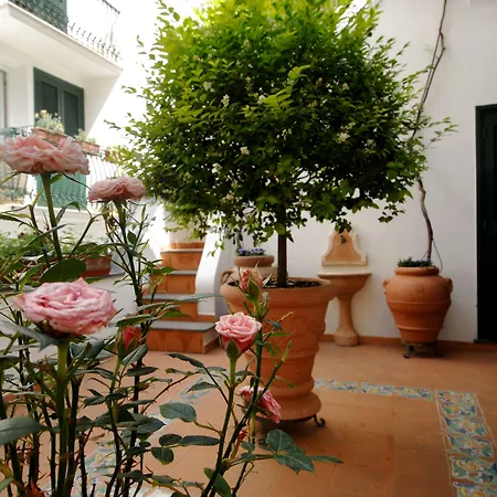 Hotel Antica Repubblica In The Historical Center 2 Minutes Away,At 170Mt, From The Sea-3