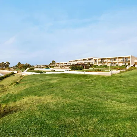 Ramada Plaza By Wyndham Thraki-3