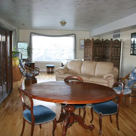 Above The Beach Guest Suites-2