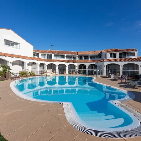 Hotel Restaurant Le Grand Large - Face A La Plage - Ile De Re-2