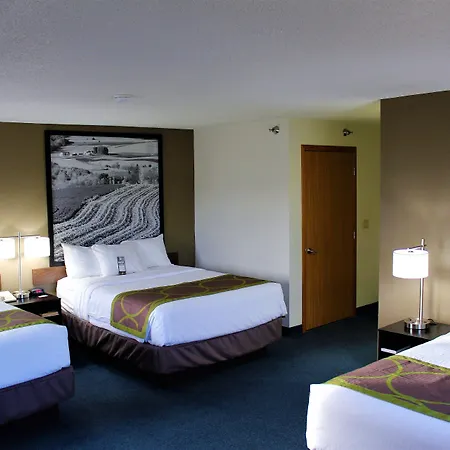Emmetsburg Hotel & Suites-3