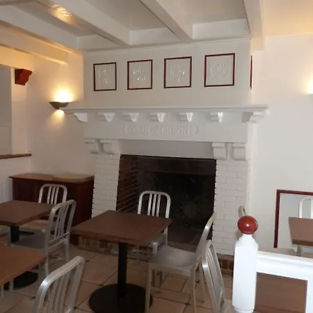 Le Petit Hotel-3