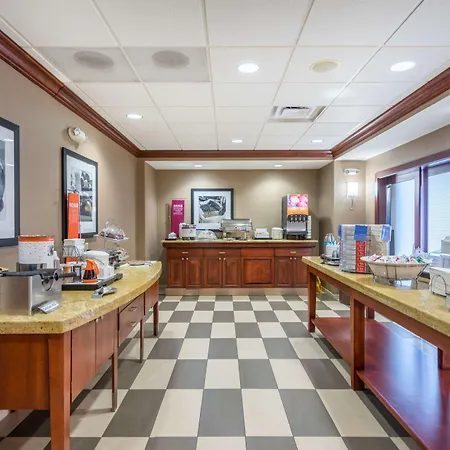 Hampton Inn Middletown-3