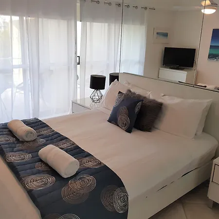 Gemini Court Holiday Apartments-3