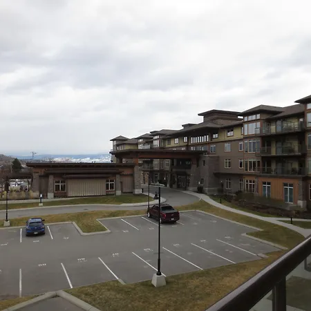 The Cove Lakeside Resort-2