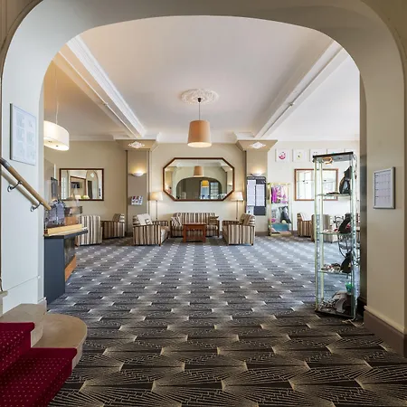 Cerise Royan - Le Grand Hotel De La Plage-3