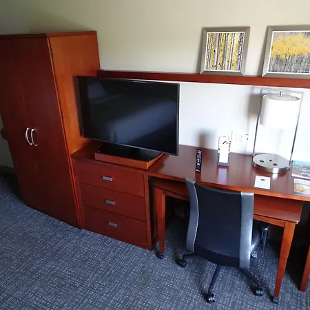 Courtyard By Marriott Madison West / Middleton-2