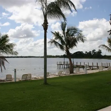 Lake Grassy Inn & Suites-2