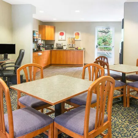 Microtel Inn & Suites By Wyndham Hazelton/Bruceton Mills-2