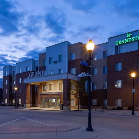 Grandstay Hotel & Suites Downtown Sheboygan-2