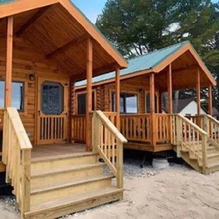 Waterfront Inn Mackinaw City-2
