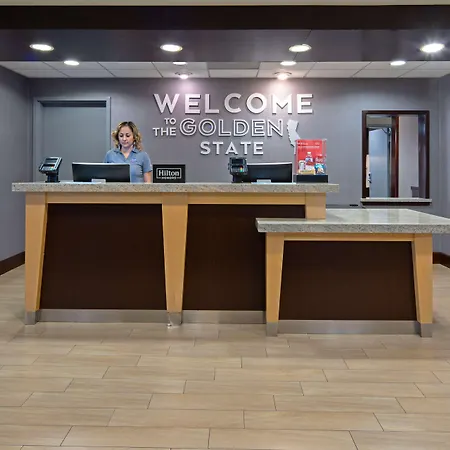 Hampton Inn Visalia-2