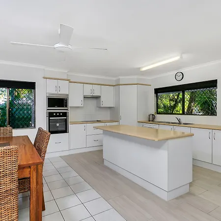 Roydon Beachfront Apartments-3