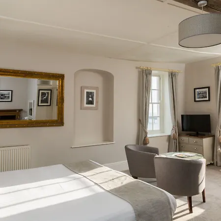 Royal Hotel-2