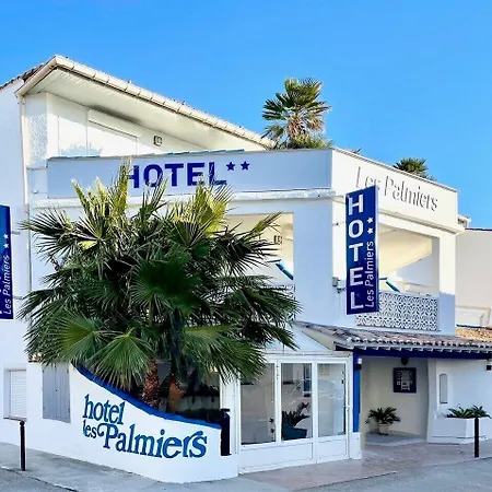 Hotel Les Palmiers En Camargue-3