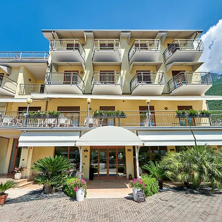 Eco Hotel Benacus-3