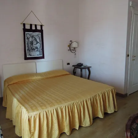 Sant'Agostino Guest Rooms-2