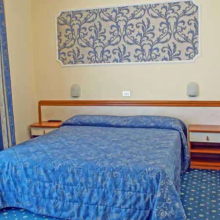 Hotel River fronte mare con piscina-3